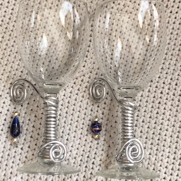 ⚡️2/$12 🍷Wine Glasses Embellished w Bead Charms. Set of Two (2). NWOT. - Picture 4 of 10